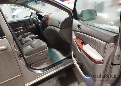 2005 Toyota Sienna Xle/Xle Limited from USA, damaged, VIN 5TDBA22C35S045155